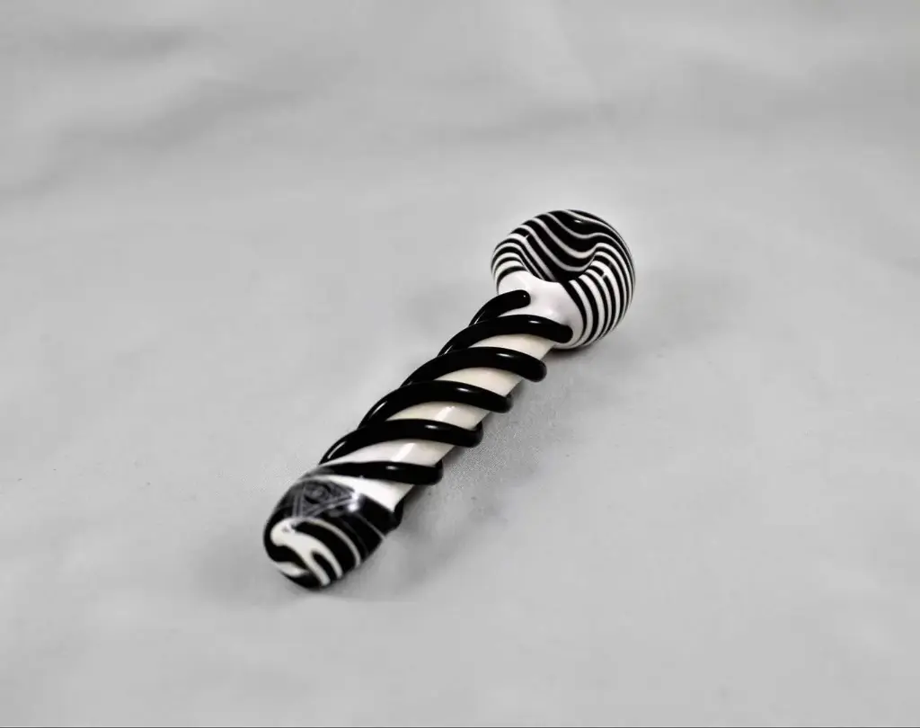 Red Eye Glass 4" Lightcicle Hand Pipe