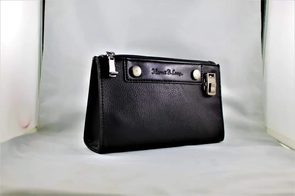 Maxwell B Living The Jake Smell Proof Locking Case