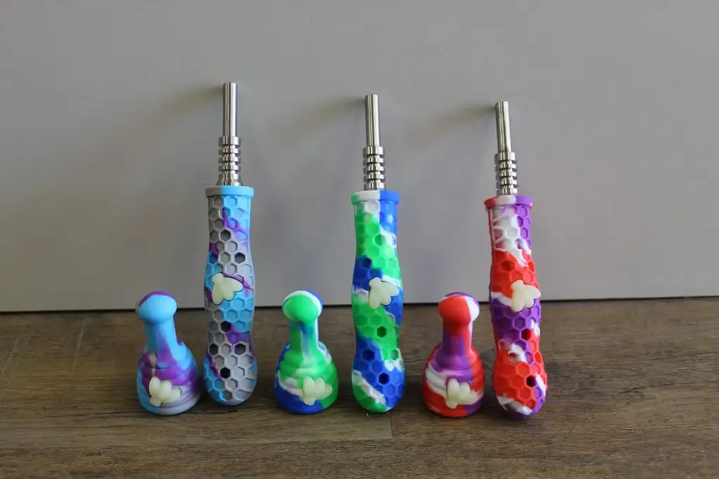 Nectar Collector- Silicone Bee With Cap